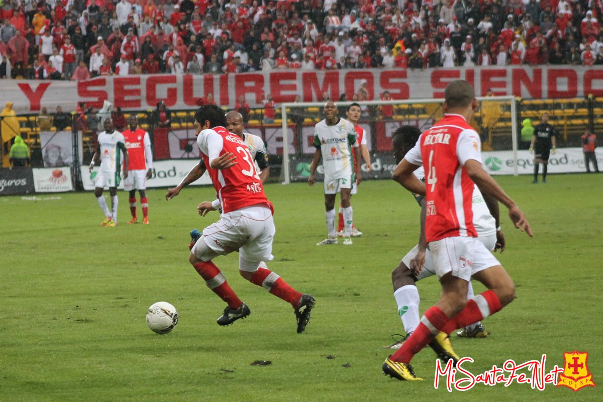 Santa Fe se aseguró un empate para seguir de líder